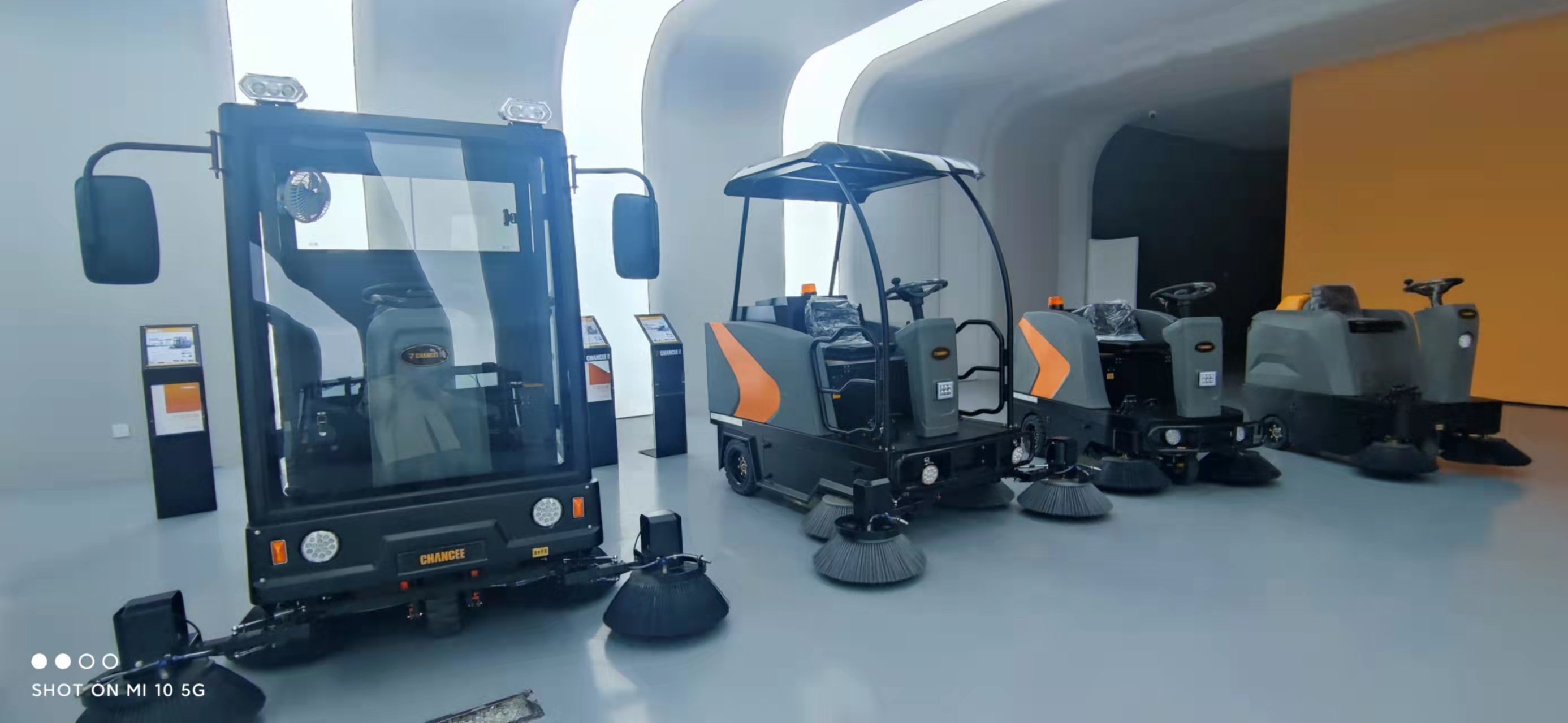 駕駛式的電動(dòng)清掃車(chē)工作效率有多高？